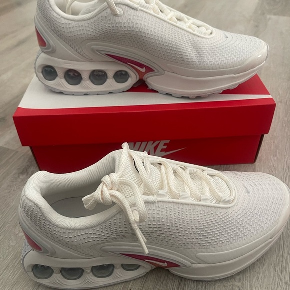 NIKE Women's Air Max DN Shoes - SIZE 8 - NEW - Picture 6 of 7